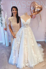 New Arrival Spaghetti-Straps V-Neck Tulle Lace Wedding Dress with Lace Appliques