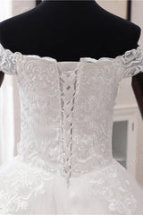 Off-the-shoulder Ball Gown Wedding Dress with Tulle and Lace Appliques