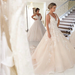 Sexy A-Line Deep V-neck Spaghetti-Straps Floor-length Wedding Dress with Appliques Lace and Backless Design