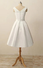 Short V-Neck Pleats Beading Appliques Zipper Satin Wedding Dress