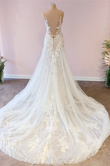 Stunning Sweetheart A-Line Wedding Dress with Spaghetti-Straps and Appliques Lace