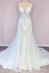 Stunning Sweetheart A-Line Wedding Dress with Spaghetti-Straps and Appliques Lace