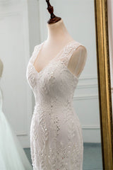 Stunning V-Neck Mermaid Wedding Dress With Beadings