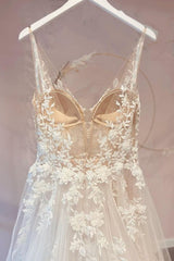 Sweetheart A-Line Tulle Wedding Dress with Spaghetti Straps and Appliques Lace