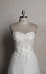 Sweetheart Tulle Lace Satin Wedding Dress With Beading