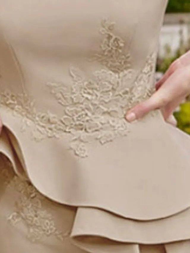 Sheath / Column Mother of the Bride Dress Elegant Jewel Neck Knee Length Satin Half Sleeve with Ruffles Appliques - RongMoon