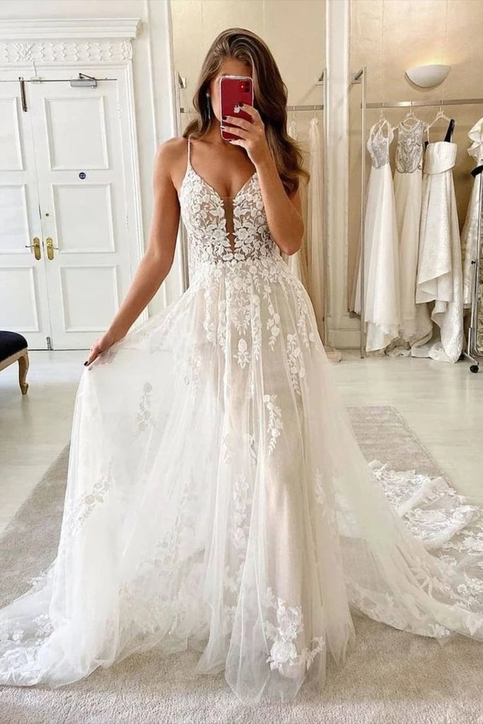 Robe de mariée florale en tulle ivoire à décolleté plongeant en dentelle