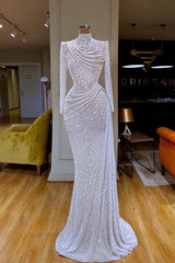 Robe de bal longue plissée à paillettes blanches à manches longues