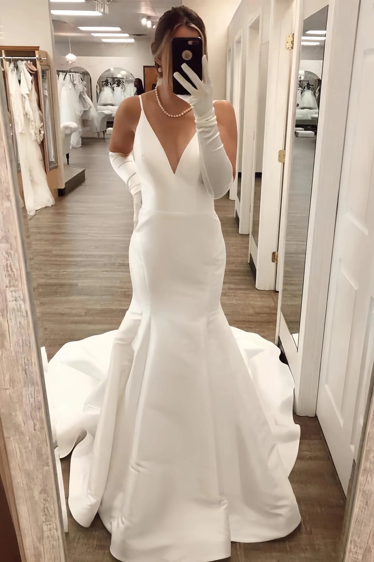Ivory Satin Mermaid Backless Bowknot Wedding Dresse