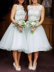 A-Line Bridesmaid Dress Jewel Neck Sleeveless Elegant Tea Length Lace / Tulle with Appliques - RongMoon