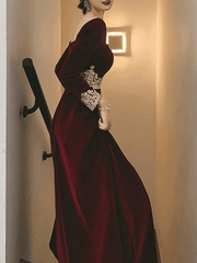 A-Line Elegant Vintage Wedding Guest Formal Evening Valentine's Day Dress Scoop Neck Long Sleeve Floor Length Velvet with Appliques - RongMoon