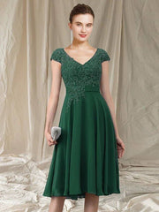 A-Line Mother of the Bride Dress Elegant V Neck Knee Length Chiffon Lace Cap Sleeve with Pleats Appliques - RongMoon