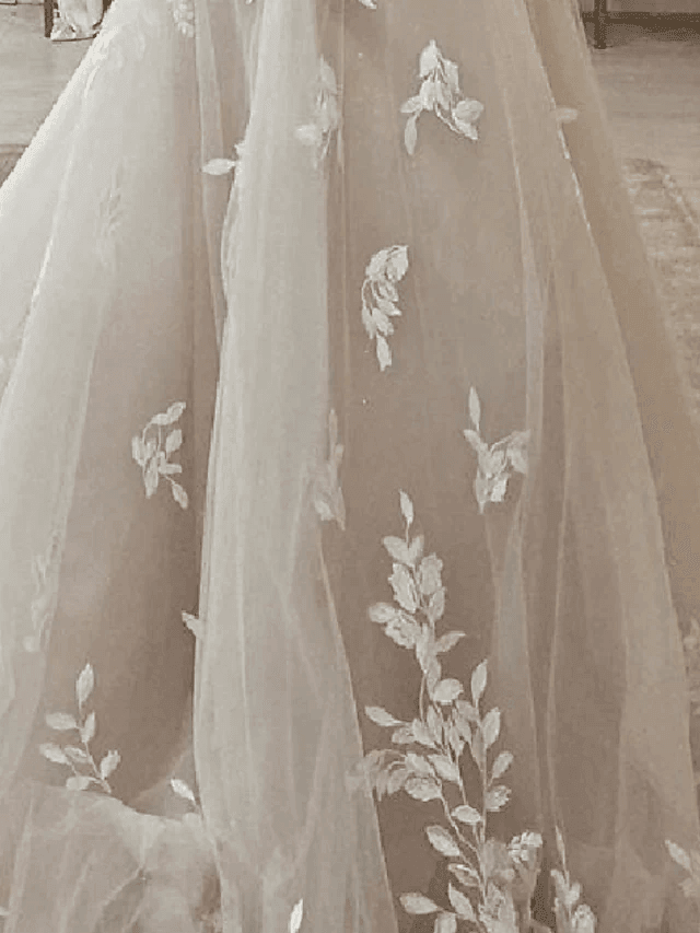 A-Line Wedding Dresses Plunging Neck Sweep / Brush Train Tulle Polyester Sleeveless Country Plus Size with Embroidery Appliques - RongMoon