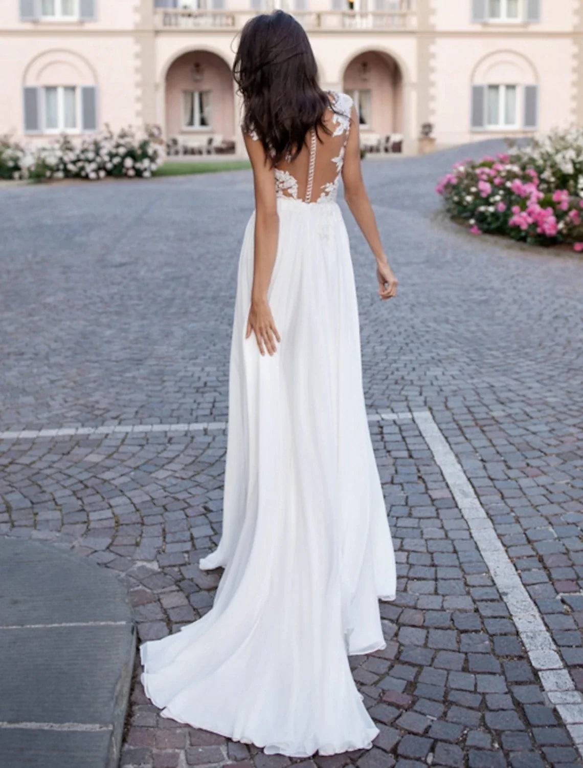 Beach Open Back Wedding Dresses A-Line Illusion Neck Cap Sleeve Sweep / Brush Train Chiffon Bridal Gowns With Appliques Split Front