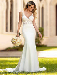 Engagement Open Back Sexy Formal Wedding Dresses Mermaid / Trumpet V Neck Sleeveless Court Train Lace Bridal Gowns With Appliques