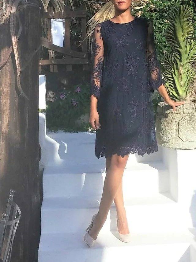 Sheath / Column Mother of the Bride Dress Elegant Jewel Neck Lace Tulle with Appliques - RongMoon