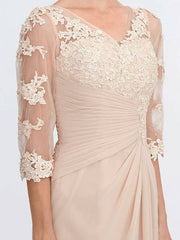 Sheath / Column Mother of the Bride Dress Elegant See Through V Neck Floor Length Chiffon Sheer Lace Half Sleeve with Appliques Side Draping - RongMoon