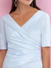 Sheath / Column Mother of the Bride Dress Elegant V Neck Knee Length Satin Short Sleeve with Ruching - RongMoon