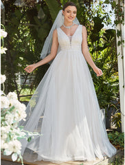 Beach Casual Wedding Dresses Sweep / Brush Train A-Line Sleeveless V Neck Tulle With Lace Embroidery